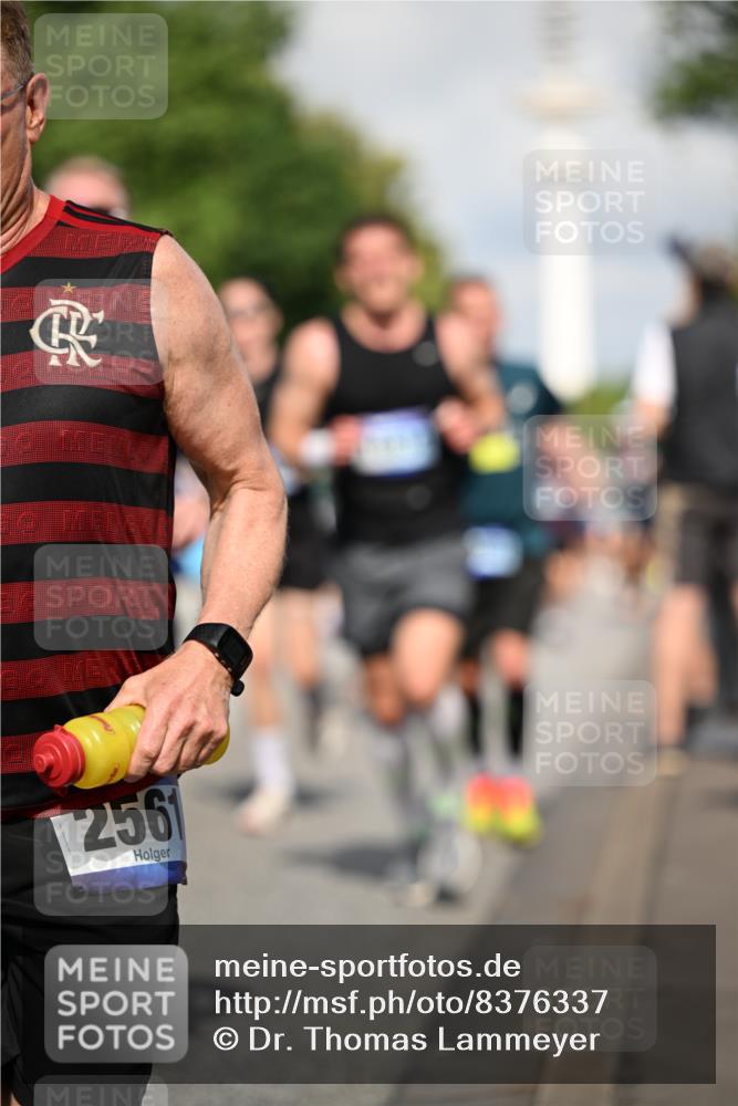 29.06.2025 - hella hamburg halbmarathon Dr. Thomas Lammeyer http://msf.ph/oto/8376337 29.06.2025 09:58:26 Kennedybrücke 1119, 1342, 1399, 1549, 1750, 1817, 1942, 2020, 2222, 2367, 2442, 2561, 2670, 2816, 2889, 2955, 3562, 4017, 4816, 5447, 5884, 6290, 6923, 6978, 6991, 7087, 7274, 7297, 7335, 7508, 7908, 8142, 8482, 8657, 8698, 8916, 8981, 9038, 9710, 9924, 9931, 10057, 11125, 11422 meine-sportfotos.de