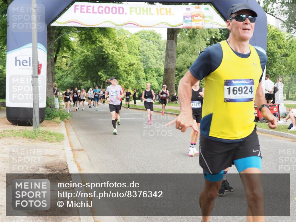 29.06.2025 - hella hamburg halbmarathon MichiJ http://msf.ph/oto/8376342 29.06.2025 10:45:26 Zwischen KM18-KM19 2159, 4767, 7189, 9655, 10268, 11605, 12734, 12779, 13512, 14673, 16409, 16563, 16924, 17346, 17967, 18327 meine-sportfotos.de