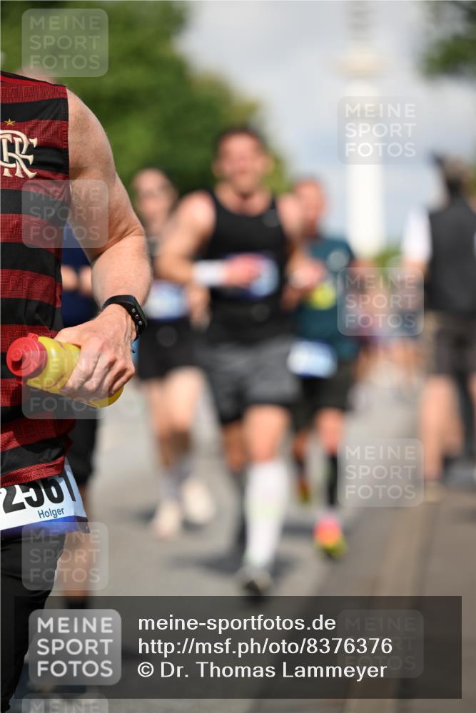 29.06.2025 - hella hamburg halbmarathon Dr. Thomas Lammeyer http://msf.ph/oto/8376376 29.06.2025 09:58:27 Kennedybrücke 1119, 1342, 1399, 1549, 1750, 1817, 1942, 2020, 2222, 2367, 2442, 2561, 2670, 2816, 2889, 2955, 3562, 4017, 4816, 5447, 5884, 6290, 6389, 6923, 6978, 6991, 7087, 7274, 7297, 7335, 7508, 7908, 8482, 8657, 8698, 8916, 8981, 9038, 9661, 9710, 9924, 9931, 10057, 11125, 11422 meine-sportfotos.de