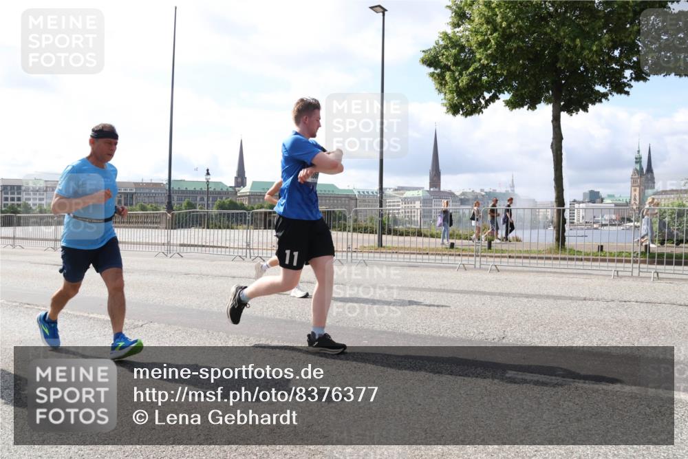29.06.2025 - hella hamburg halbmarathon Lena Gebhardt http://msf.ph/oto/8376377 29.06.2025 10:02:27 Lombardsbrücke 1128, 1254, 1364, 1432, 1453, 1702, 1733, 2142, 2322, 2323, 2685, 2712, 2819, 3169, 3225, 3780, 3919, 3976, 4066, 4985, 5763, 6166, 6295, 6322, 6708, 6860, 7031, 7049, 7189, 7223, 7243, 7323, 7869, 7888, 8003, 8364, 8624, 8662, 8749, 9020, 9021, 9131, 9156, 9353, 9554, 9741, 9928, 9986, 10177, 10295, 10539, 10866, 11191, 11250, 11515, 11554, 11670, 11702, 11782, 11871, 11938, 11968, 12315, 12316, 12491, 14660, 14677, 16420 meine-sportfotos.de
