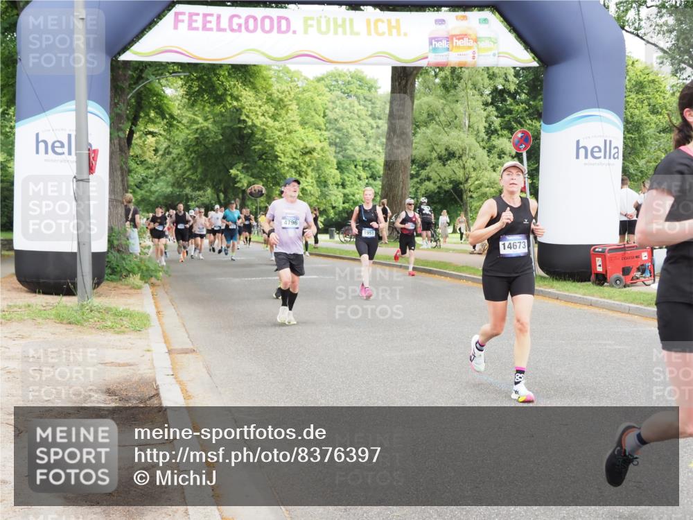 29.06.2025 - hella hamburg halbmarathon MichiJ http://msf.ph/oto/8376397 29.06.2025 10:45:27 Zwischen KM18-KM19 1946, 1951, 2159, 7189, 9655, 10268, 11605, 12734, 12779, 13512, 14673, 16409, 16563, 16924, 17346, 17967, 18327 meine-sportfotos.de