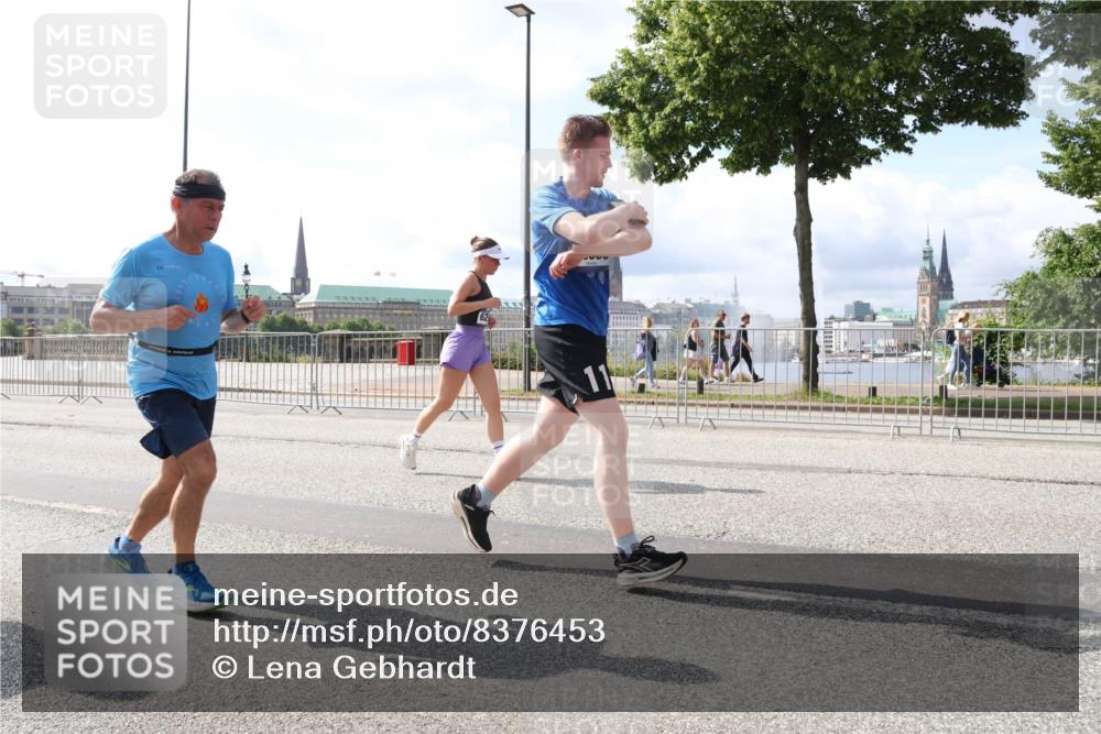 29.06.2025 - hella hamburg halbmarathon Lena Gebhardt http://msf.ph/oto/8376453 29.06.2025 10:02:27 Lombardsbrücke 11, 1128, 1254, 1364, 1432, 1453, 1702, 1733, 2142, 2322, 2323, 2685, 2712, 2819, 3169, 3225, 3780, 3919, 3976, 4066, 4985, 5763, 6166, 6295, 6322, 6708, 6860, 7031, 7049, 7189, 7223, 7243, 7323, 7869, 7888, 8003, 8364, 8624, 8662, 8749, 9020, 9021, 9131, 9156, 9353, 9554, 9741, 9928, 9986, 10177, 10295, 10539, 10866, 11191, 11250, 11515, 11554, 11670, 11702, 11782, 11871, 11938, 11968, 12315, 12316, 12491, 14660, 14677, 16420 meine-sportfotos.de