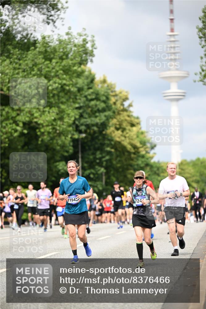 29.06.2025 - hella hamburg halbmarathon Dr. Thomas Lammeyer http://msf.ph/oto/8376466 29.06.2025 10:42:31 Kennedybrücke 1394, 1578, 1596, 1791, 1901, 2124, 3010, 3246, 3338, 3633, 3635, 3636, 3716, 4414, 4921, 5713, 5790, 5875, 6695, 6696, 6930, 7118, 7119, 7148, 7244, 7371, 7552, 8539, 8615, 8696, 9391, 9424, 9500, 9699, 10146, 10584, 11152, 11164 meine-sportfotos.de
