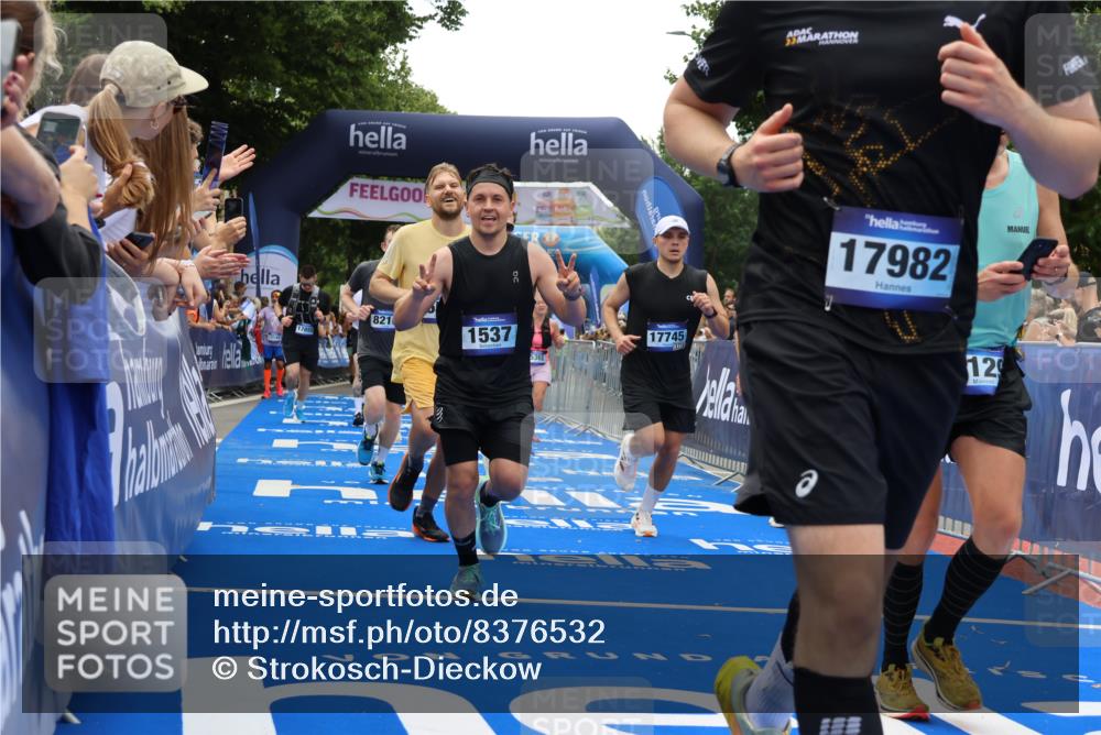 29.06.2025 - hella hamburg halbmarathon Strokosch-Dieckow http://msf.ph/oto/8376532 29.06.2025 10:48:21 Ziel 1537, 3747, 5129, 5362, 5528, 6081, 6923, 7367, 7599, 8216, 9262, 9770, 11211, 11451, 11467, 12549, 12840, 13962, 14797, 14990, 15629, 15735, 17745, 17855, 17982, 18790, 18923, 18963, 19127 meine-sportfotos.de