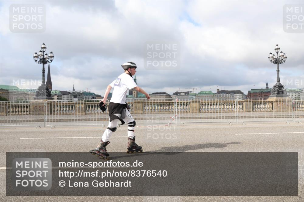 29.06.2025 - hella hamburg halbmarathon Lena Gebhardt http://msf.ph/oto/8376540 29.06.2025 09:13:10 Lombardsbrücke  meine-sportfotos.de
