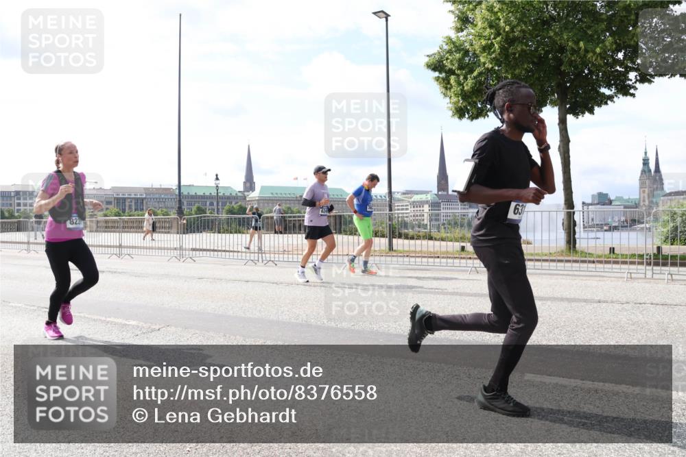 29.06.2025 - hella hamburg halbmarathon Lena Gebhardt http://msf.ph/oto/8376558 29.06.2025 10:15:14 Lombardsbrücke 823, 631, 1071, 1296, 1379, 1524, 1575, 1745, 2046, 2140, 2281, 2601, 2690, 2720, 3025, 3454, 3507, 3509, 3513, 3650, 3691, 3844, 4495, 4641, 5271, 5608, 5739, 5800, 5986, 6181, 6248, 6317, 7195, 7439, 7452, 7809, 7810, 7881, 8055, 8237, 8239, 8256, 8275, 8522, 8563, 8609, 8854, 9113, 9173, 9307, 9423, 9847, 9911, 9975, 9997, 10391, 10589, 10717, 10858, 10963, 11271, 11598, 12457, 12521, 13197, 13453, 13500, 15150, 15740 meine-sportfotos.de