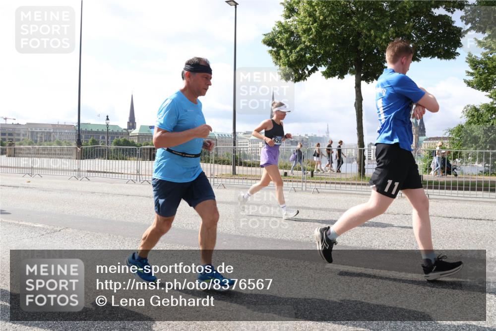 29.06.2025 - hella hamburg halbmarathon Lena Gebhardt http://msf.ph/oto/8376567 29.06.2025 10:02:28 Lombardsbrücke 11, 1128, 1254, 1364, 1432, 1453, 1702, 1733, 2142, 2322, 2323, 2685, 2712, 2819, 3169, 3225, 3780, 3919, 3976, 4066, 4985, 5734, 5763, 6166, 6295, 6322, 6708, 6752, 6860, 7031, 7049, 7189, 7223, 7243, 7323, 7869, 7888, 8003, 8364, 8624, 8662, 8749, 9006, 9020, 9021, 9131, 9156, 9353, 9554, 9741, 9928, 9986, 10128, 10295, 10539, 10866, 11191, 11250, 11515, 11554, 11670, 11702, 11782, 11871, 11938, 11968, 12315, 12316, 12491, 14660, 14677, 16420 meine-sportfotos.de