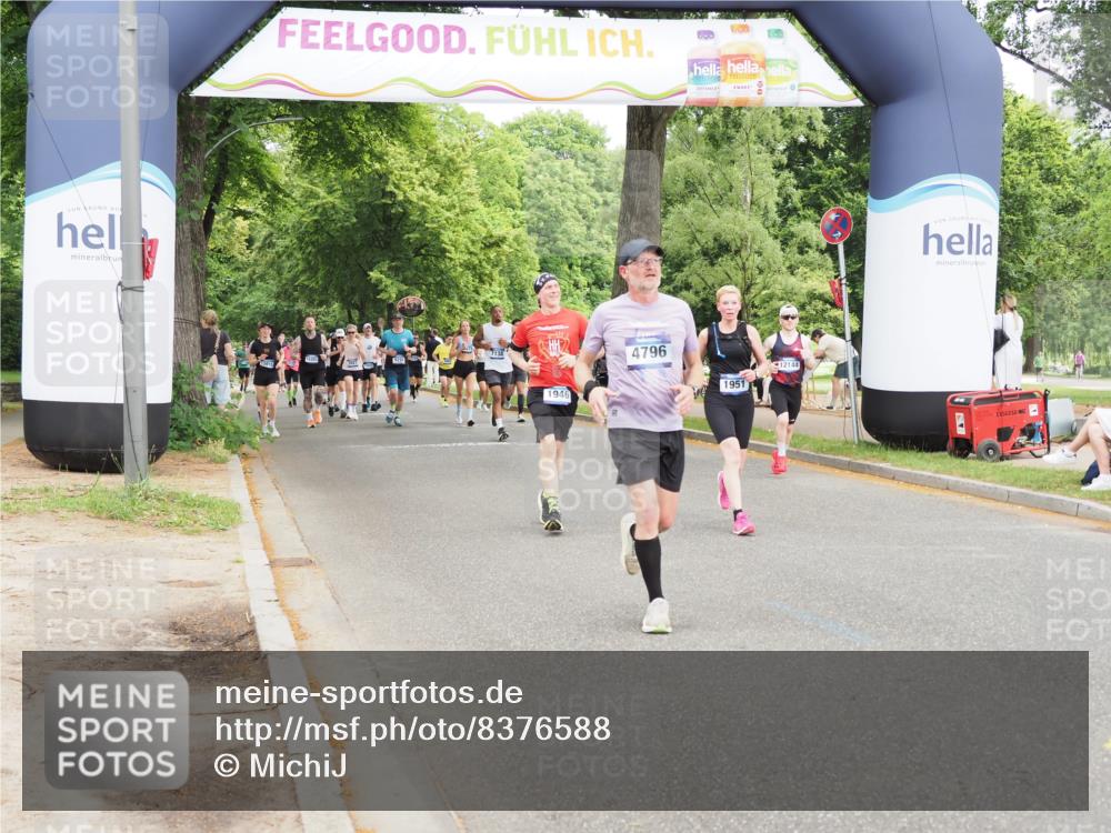 29.06.2025 - hella hamburg halbmarathon MichiJ http://msf.ph/oto/8376588 29.06.2025 10:45:29 Zwischen KM18-KM19 1946, 1951, 2159, 4796, 7189, 9655, 10268, 11605, 12144, 12734, 13512, 14673, 16563, 16924, 18327 meine-sportfotos.de