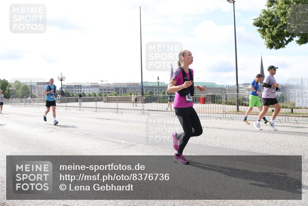 29.06.2025 - hella hamburg halbmarathon Lena Gebhardt http://msf.ph/oto/8376736 29.06.2025 10:15:14 Lombardsbrücke 82, 1071, 1296, 1379, 1524, 1575, 1745, 2046, 2140, 2281, 2601, 2690, 2720, 3025, 3454, 3507, 3509, 3513, 3650, 3691, 3844, 4495, 4641, 5271, 5608, 5739, 5800, 5986, 6181, 6248, 6317, 7195, 7439, 7452, 7809, 7810, 7881, 8055, 8237, 8239, 8256, 8275, 8522, 8563, 8609, 8854, 9113, 9173, 9307, 9423, 9847, 9911, 9975, 9997, 10391, 10589, 10717, 10858, 10963, 11271, 11598, 12457, 12521, 13197, 13453, 13500, 15150, 15740 meine-sportfotos.de