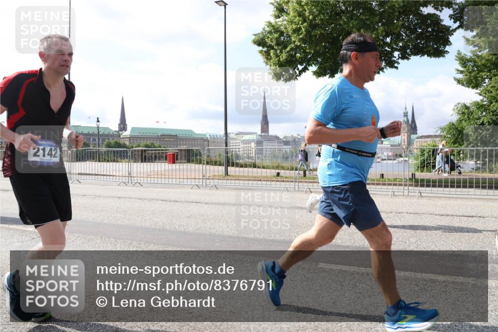 29.06.2025 - hella hamburg halbmarathon Lena Gebhardt http://msf.ph/oto/8376791 29.06.2025 10:02:28 Lombardsbrücke 2142, 1128, 1254, 1364, 1432, 1453, 1702, 1733, 2142, 2322, 2323, 2685, 2712, 2819, 3169, 3225, 3780, 3919, 3976, 4066, 4985, 5734, 5763, 6166, 6295, 6322, 6708, 6752, 6860, 7031, 7049, 7189, 7223, 7243, 7323, 7869, 7888, 8003, 8364, 8624, 8662, 8749, 9006, 9020, 9021, 9131, 9156, 9353, 9554, 9741, 9928, 9986, 10128, 10295, 10539, 10866, 11191, 11250, 11515, 11554, 11670, 11702, 11782, 11871, 11938, 11968, 12315, 12316, 12491, 14660, 14677, 16420 meine-sportfotos.de