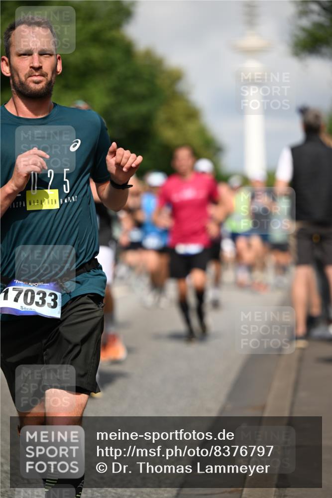 29.06.2025 - hella hamburg halbmarathon Dr. Thomas Lammeyer http://msf.ph/oto/8376797 29.06.2025 09:58:29 Kennedybrücke 1119, 1342, 1549, 1817, 1942, 2222, 2367, 2442, 2561, 2670, 2816, 2889, 2955, 3562, 4017, 5447, 5884, 6290, 6389, 6923, 6978, 6991, 7087, 7274, 7297, 7335, 7508, 7908, 8482, 8657, 8698, 8916, 8981, 9038, 9661, 9710, 9924, 9931, 10057, 11125, 11422 meine-sportfotos.de