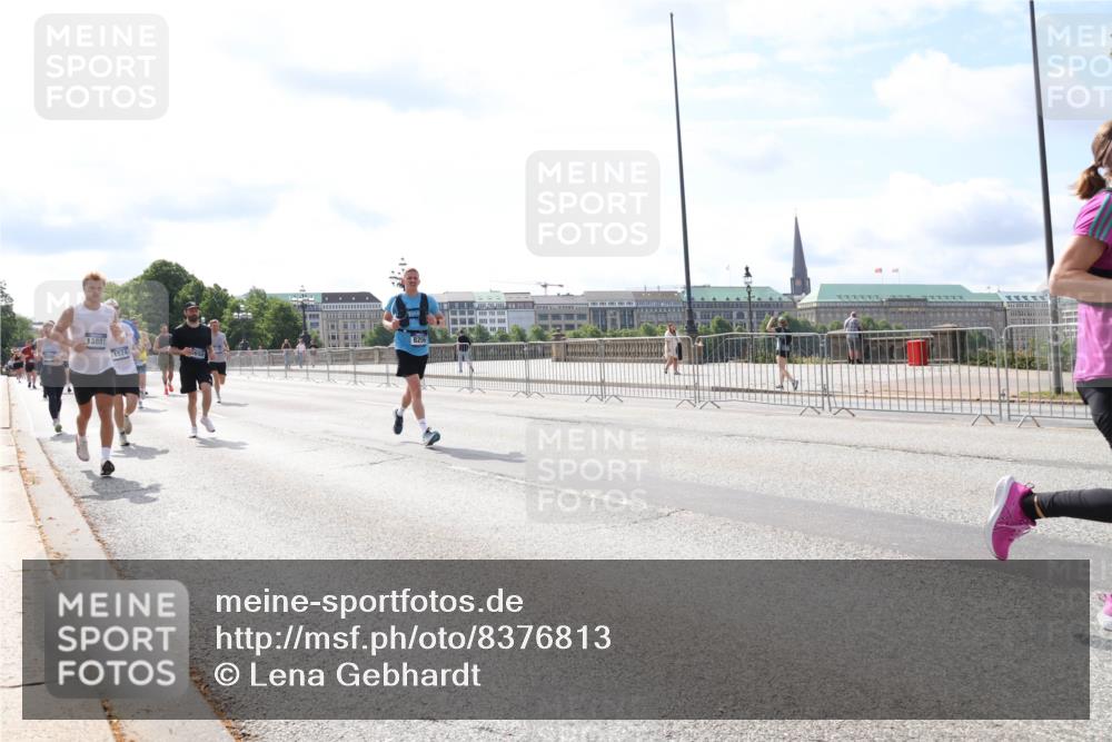 29.06.2025 - hella hamburg halbmarathon Lena Gebhardt http://msf.ph/oto/8376813 29.06.2025 10:15:15 Lombardsbrücke 13881, 1524, 8256, 1071, 1296, 1379, 1524, 1575, 1745, 2046, 2110, 2140, 2281, 2601, 2690, 2720, 3025, 3417, 3454, 3507, 3509, 3513, 3650, 3844, 4495, 4641, 5271, 5608, 5739, 5800, 5986, 6181, 6248, 6317, 7195, 7439, 7452, 7809, 7810, 7881, 8055, 8237, 8239, 8256, 8275, 8522, 8563, 8609, 8854, 9113, 9173, 9307, 9423, 9847, 9911, 9975, 9997, 10589, 10717, 10858, 10963, 11271, 11598, 12457, 12521, 13197, 13453, 13500, 15150, 15740 meine-sportfotos.de