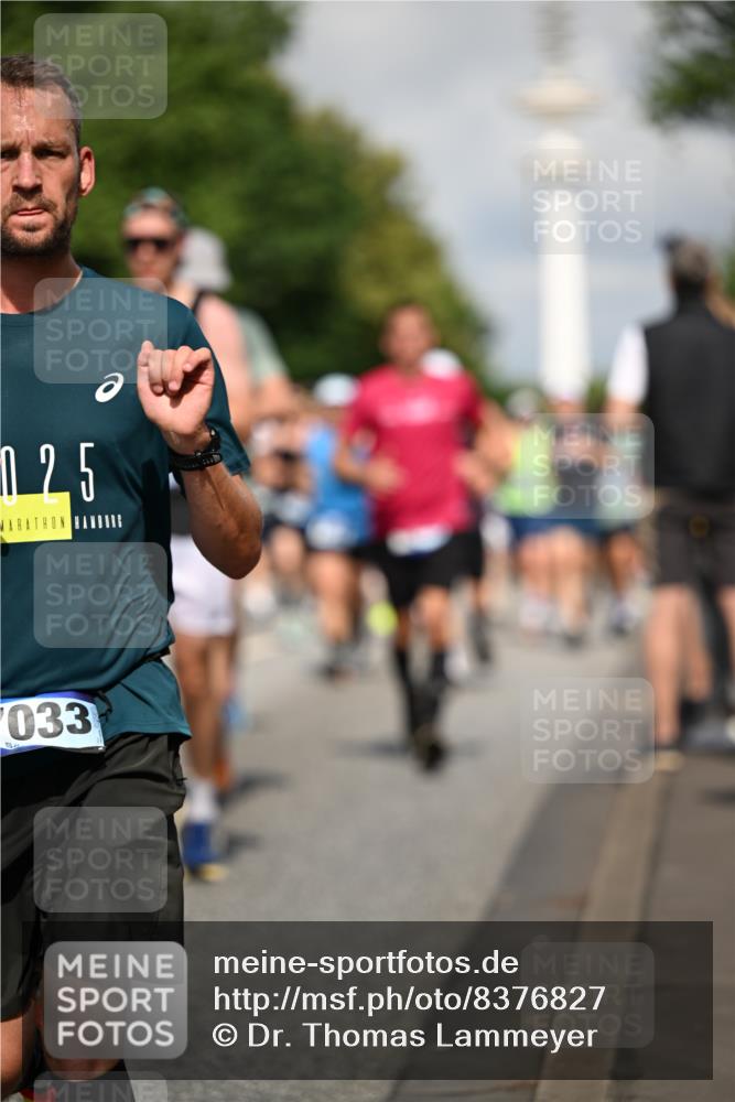 29.06.2025 - hella hamburg halbmarathon Dr. Thomas Lammeyer http://msf.ph/oto/8376827 29.06.2025 09:58:29 Kennedybrücke 1119, 1342, 1549, 1817, 1942, 2222, 2367, 2442, 2561, 2670, 2816, 2889, 2955, 3562, 4017, 5447, 5884, 6290, 6389, 6923, 6978, 6991, 7087, 7274, 7297, 7335, 7508, 7908, 8482, 8657, 8698, 8916, 8981, 9038, 9661, 9710, 9924, 9931, 10057, 11125, 11422 meine-sportfotos.de