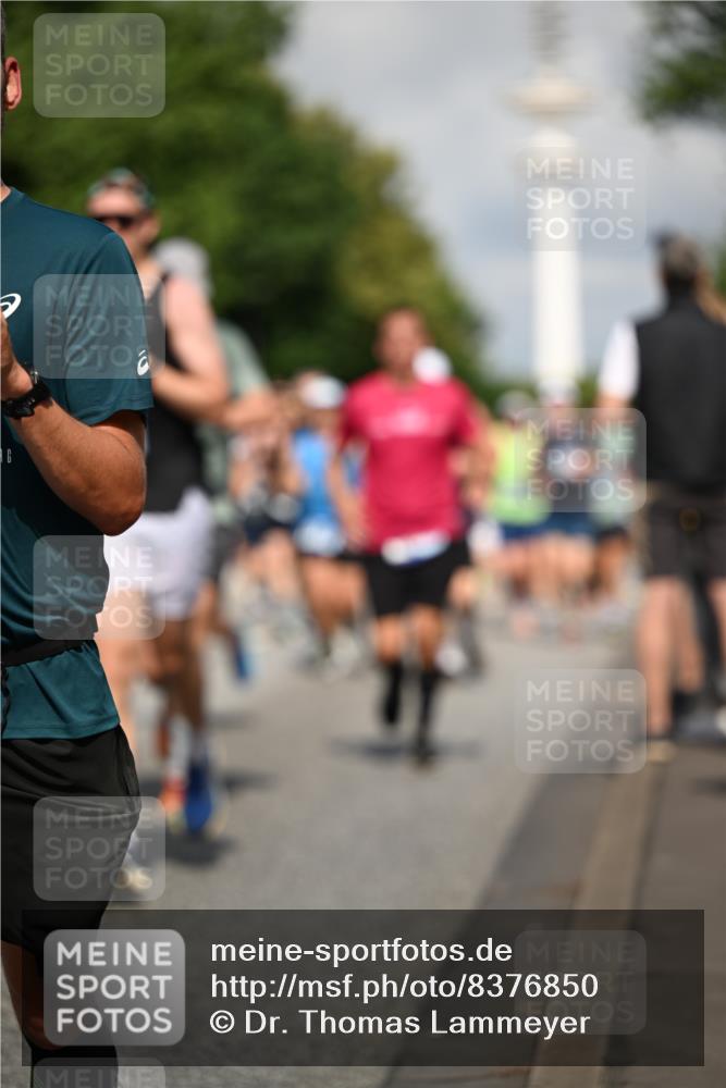 29.06.2025 - hella hamburg halbmarathon Dr. Thomas Lammeyer http://msf.ph/oto/8376850 29.06.2025 09:58:29 Kennedybrücke 1119, 1342, 1549, 1817, 1942, 2222, 2367, 2442, 2561, 2670, 2816, 2889, 2955, 3562, 4017, 5447, 5884, 6290, 6389, 6923, 6978, 6991, 7087, 7274, 7297, 7335, 7508, 7908, 8482, 8657, 8698, 8916, 8981, 9038, 9661, 9710, 9924, 9931, 10057, 11125, 11422 meine-sportfotos.de