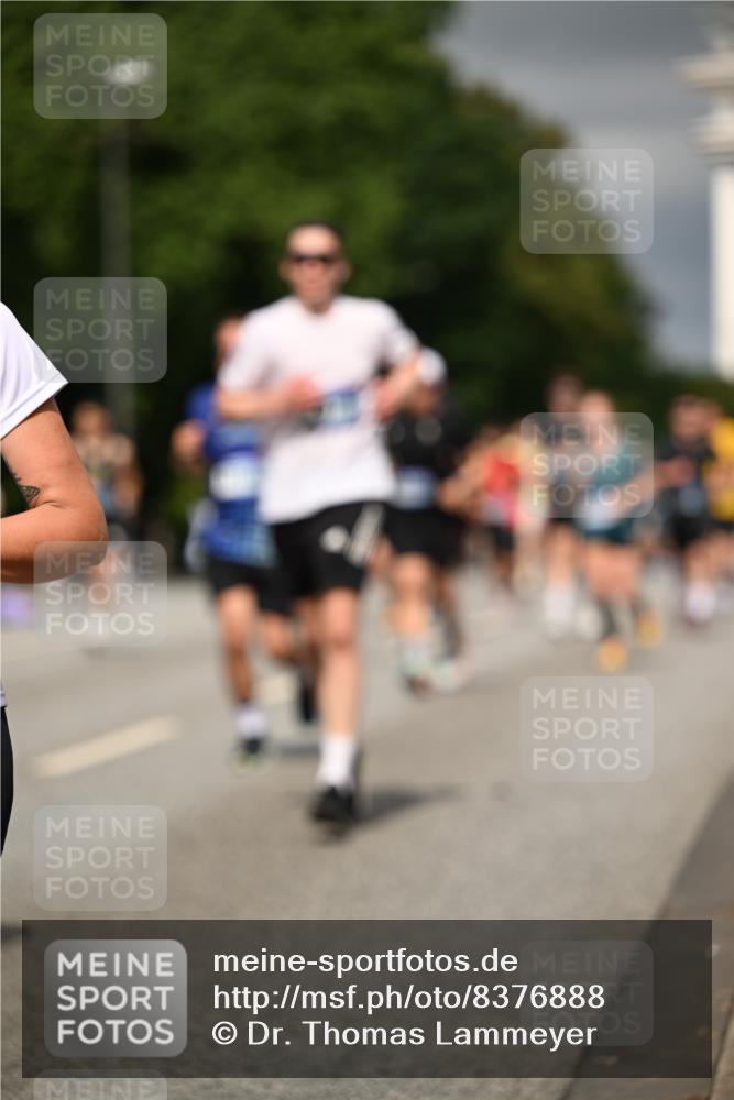 29.06.2025 - hella hamburg halbmarathon Dr. Thomas Lammeyer http://msf.ph/oto/8376888 29.06.2025 10:20:11 Kennedybrücke 1212, 1308, 1651, 2071, 2165, 2436, 2601, 2803, 2835, 4583, 4637, 4828, 5046, 7158, 8057, 8169, 8274, 8295, 8554, 8746, 9307, 9601, 9784, 9802, 9810, 9881, 10107, 10139, 10141, 10183, 10292, 10844, 11113, 11303 meine-sportfotos.de