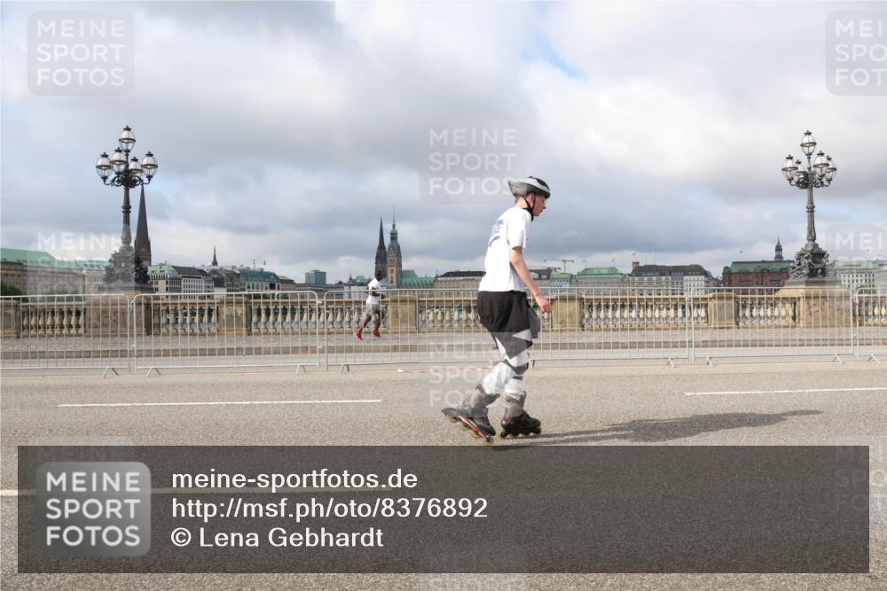 29.06.2025 - hella hamburg halbmarathon Lena Gebhardt http://msf.ph/oto/8376892 29.06.2025 09:13:11 Lombardsbrücke  meine-sportfotos.de