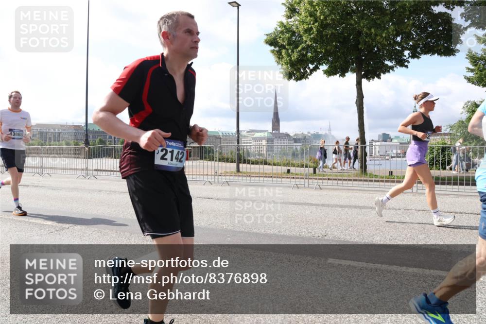 29.06.2025 - hella hamburg halbmarathon Lena Gebhardt http://msf.ph/oto/8376898 29.06.2025 10:02:29 Lombardsbrücke 13868, 21421, 1128, 1254, 1432, 1453, 1702, 1733, 2142, 2322, 2323, 2685, 2712, 2819, 3169, 3225, 3780, 3919, 3976, 4066, 4985, 5734, 5763, 6166, 6295, 6322, 6708, 6752, 6860, 7031, 7049, 7223, 7243, 7323, 7869, 7888, 8003, 8364, 8624, 8662, 8749, 9006, 9020, 9021, 9131, 9156, 9353, 9554, 9741, 9928, 9986, 10128, 10295, 10539, 10866, 11191, 11250, 11515, 11554, 11670, 11702, 11782, 11871, 11938, 11968, 12315, 12316, 12491, 14660, 14677, 16420 meine-sportfotos.de