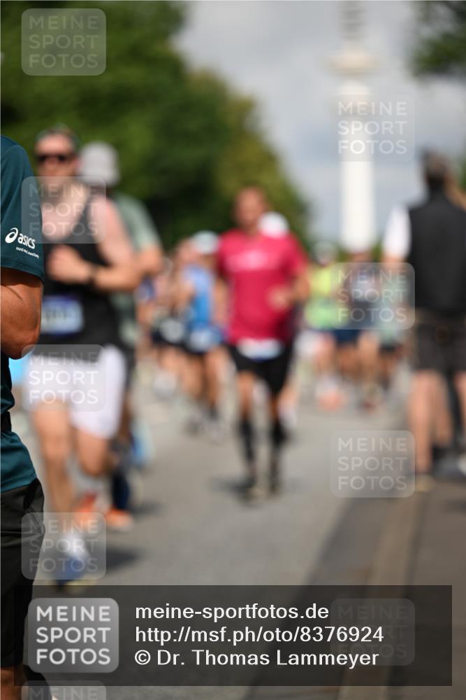 29.06.2025 - hella hamburg halbmarathon Dr. Thomas Lammeyer http://msf.ph/oto/8376924 29.06.2025 09:58:29 Kennedybrücke 1119, 1342, 1549, 1817, 1942, 2222, 2367, 2442, 2561, 2670, 2816, 2889, 2955, 3562, 4017, 5447, 5884, 6290, 6389, 6923, 6978, 6991, 7087, 7274, 7297, 7335, 7508, 7908, 8482, 8657, 8698, 8916, 8981, 9038, 9661, 9710, 9924, 9931, 10057, 11125, 11422 meine-sportfotos.de