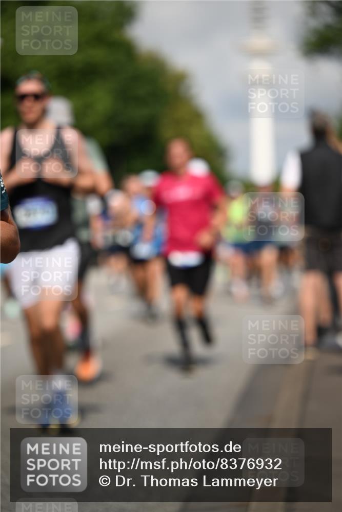 29.06.2025 - hella hamburg halbmarathon Dr. Thomas Lammeyer http://msf.ph/oto/8376932 29.06.2025 09:58:29 Kennedybrücke 1119, 1342, 1549, 1817, 1942, 2222, 2367, 2442, 2561, 2670, 2816, 2889, 2955, 3562, 4017, 5447, 5884, 6290, 6389, 6923, 6978, 6991, 7087, 7274, 7297, 7335, 7508, 7908, 8482, 8657, 8698, 8916, 8981, 9038, 9661, 9710, 9924, 9931, 10057, 11125, 11422 meine-sportfotos.de