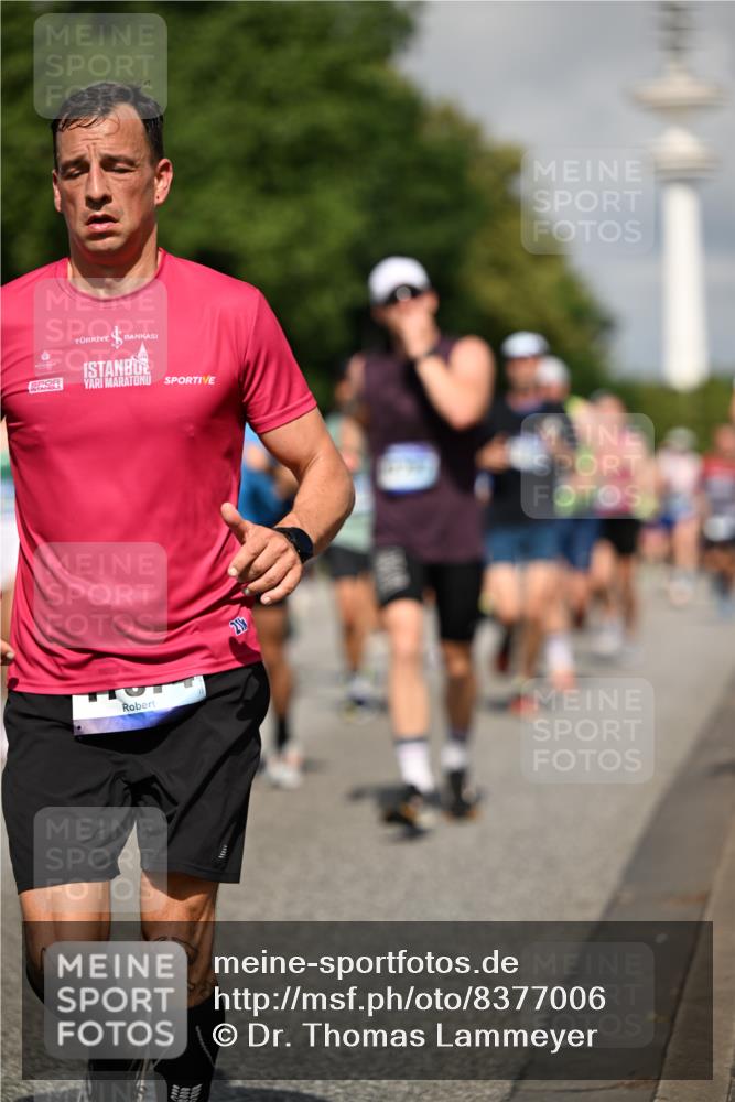 29.06.2025 - hella hamburg halbmarathon Dr. Thomas Lammeyer http://msf.ph/oto/8377006 29.06.2025 09:58:32 Kennedybrücke 1119, 1549, 1817, 1942, 2222, 2367, 2442, 2561, 2592, 2596, 2670, 2816, 2955, 3562, 4017, 5447, 5884, 6290, 6389, 6723, 6923, 6978, 6991, 7274, 7335, 7508, 7908, 8482, 8657, 8698, 8916, 8981, 9038, 9661, 9710, 9924, 9931, 10057, 11125, 11422 meine-sportfotos.de