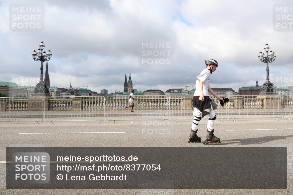 29.06.2025 - hella hamburg halbmarathon Lena Gebhardt http://msf.ph/oto/8377054 29.06.2025 09:13:11 Lombardsbrücke  meine-sportfotos.de