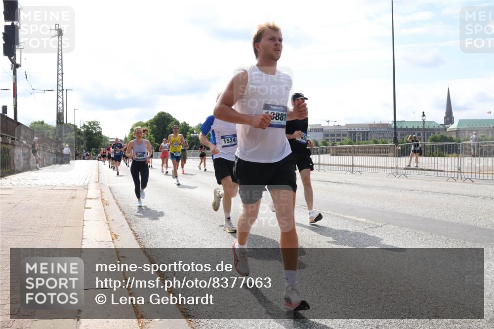 29.06.2025 - hella hamburg halbmarathon Lena Gebhardt http://msf.ph/oto/8377063 29.06.2025 10:15:17 Lombardsbrücke 5986, 1524, 3881, 650, 1071, 1296, 1379, 1440, 1524, 1575, 1745, 2110, 2140, 2281, 2601, 2690, 2720, 3025, 3417, 3507, 3509, 3513, 3650, 3844, 4495, 4641, 5069, 5271, 5608, 5739, 5800, 5986, 6181, 6248, 6317, 7195, 7439, 7452, 7809, 7810, 7881, 8237, 8239, 8256, 8275, 8522, 8563, 8609, 8854, 9113, 9173, 9307, 9423, 9847, 9911, 9975, 9997, 10589, 10717, 10775, 10858, 10963, 11271, 11598, 12457, 12521, 13197, 13453, 13500, 15150, 15740 meine-sportfotos.de