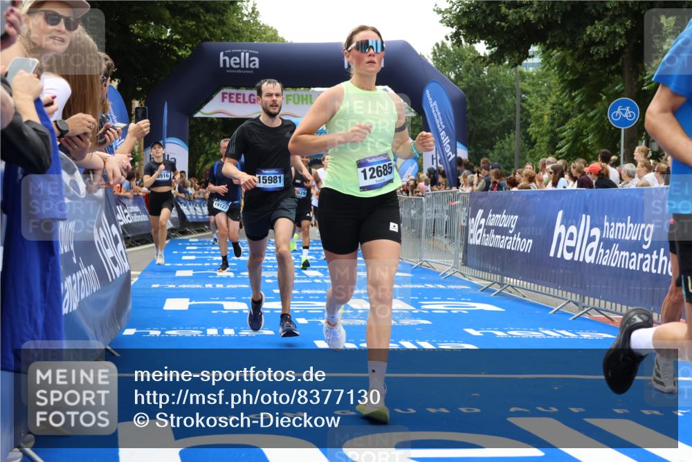 29.06.2025 - hella hamburg halbmarathon Strokosch-Dieckow http://msf.ph/oto/8377130 29.06.2025 10:48:12 Ziel 1914, 4711, 7599, 8916, 9544, 9626, 9638, 9770, 11211, 11467, 12685, 14192, 14797, 14814, 15590, 15629, 15735, 15973, 15981, 16094, 16269, 18963, 19127 meine-sportfotos.de