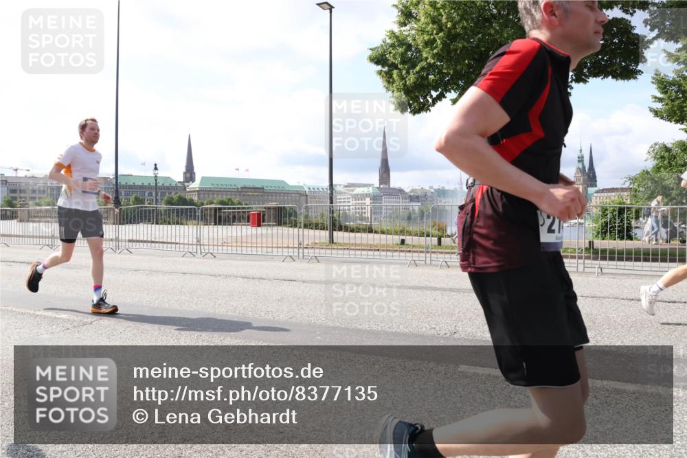 29.06.2025 - hella hamburg halbmarathon Lena Gebhardt http://msf.ph/oto/8377135 29.06.2025 10:02:29 Lombardsbrücke 21, 1128, 1254, 1432, 1453, 1702, 1733, 2142, 2322, 2323, 2685, 2712, 2819, 3169, 3225, 3780, 3919, 3976, 4066, 4985, 5734, 5763, 6166, 6295, 6322, 6708, 6752, 6860, 7031, 7049, 7223, 7243, 7323, 7869, 7888, 8003, 8364, 8624, 8662, 8749, 9006, 9020, 9021, 9131, 9156, 9353, 9554, 9741, 9928, 9986, 10128, 10295, 10539, 10866, 11191, 11250, 11515, 11554, 11670, 11702, 11782, 11871, 11938, 11968, 12315, 12316, 12491, 14660, 14677, 16420 meine-sportfotos.de