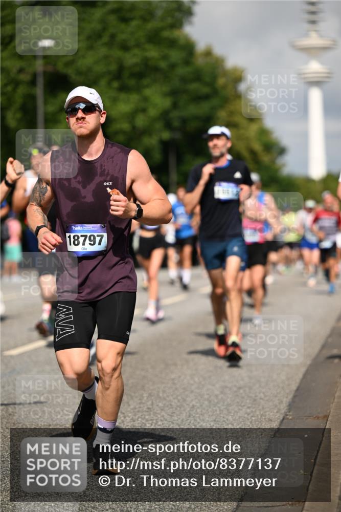 29.06.2025 - hella hamburg halbmarathon Dr. Thomas Lammeyer http://msf.ph/oto/8377137 29.06.2025 09:58:33 Kennedybrücke 1119, 1549, 1817, 1942, 2222, 2367, 2442, 2561, 2592, 2596, 2670, 2816, 2955, 3562, 4017, 4832, 5447, 5884, 6290, 6389, 6723, 6923, 6978, 6991, 7274, 7335, 7508, 7908, 8117, 8482, 8657, 8698, 8916, 8981, 9038, 9661, 9710, 9924, 9931, 10057, 11125, 11422 meine-sportfotos.de