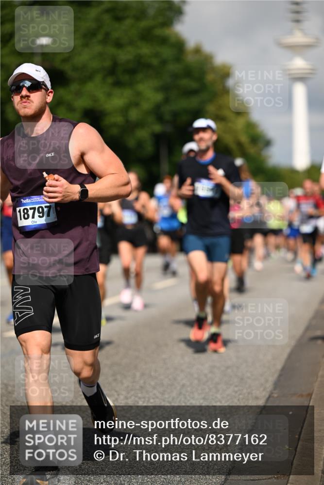 29.06.2025 - hella hamburg halbmarathon Dr. Thomas Lammeyer http://msf.ph/oto/8377162 29.06.2025 09:58:33 Kennedybrücke 1119, 1549, 1817, 1942, 2222, 2367, 2442, 2561, 2592, 2596, 2670, 2816, 2955, 3562, 4017, 4832, 5447, 5884, 6290, 6389, 6723, 6923, 6978, 6991, 7274, 7335, 7508, 7908, 8117, 8482, 8657, 8698, 8916, 8981, 9038, 9661, 9710, 9924, 9931, 10057, 11125, 11422 meine-sportfotos.de