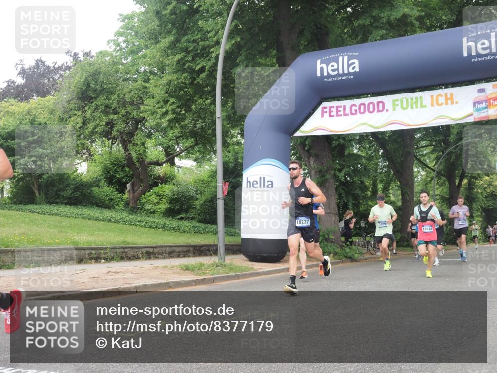 29.06.2025 - hella hamburg halbmarathon KatJ http://msf.ph/oto/8377179 29.06.2025 10:24:41 Zwischen KM18-KM19 3809, 6704 meine-sportfotos.de
