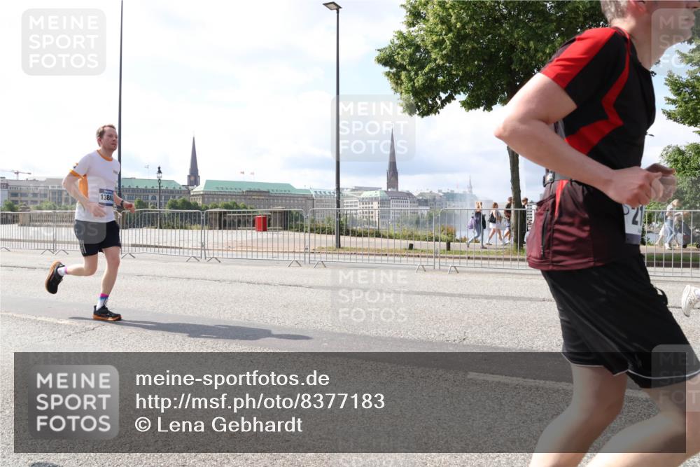 29.06.2025 - hella hamburg halbmarathon Lena Gebhardt http://msf.ph/oto/8377183 29.06.2025 10:02:29 Lombardsbrücke 1386, 1128, 1254, 1432, 1453, 1702, 1733, 2142, 2322, 2323, 2685, 2712, 2819, 3169, 3225, 3780, 3919, 3976, 4066, 4985, 5734, 5763, 6166, 6295, 6322, 6708, 6752, 6860, 7031, 7049, 7223, 7243, 7323, 7869, 7888, 8003, 8364, 8624, 8662, 8749, 9006, 9020, 9021, 9131, 9156, 9353, 9554, 9741, 9928, 9986, 10128, 10295, 10539, 10866, 11191, 11250, 11515, 11554, 11670, 11702, 11782, 11871, 11938, 11968, 12315, 12316, 12491, 14660, 14677, 16420 meine-sportfotos.de