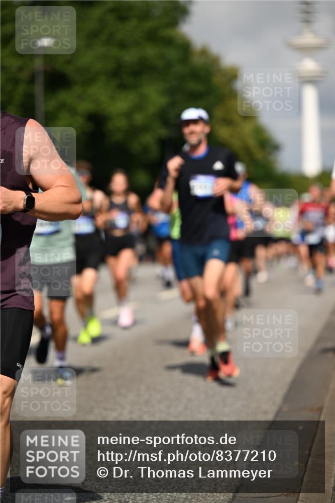 29.06.2025 - hella hamburg halbmarathon Dr. Thomas Lammeyer http://msf.ph/oto/8377210 29.06.2025 09:58:33 Kennedybrücke 1119, 1549, 1817, 1942, 2222, 2367, 2442, 2561, 2592, 2596, 2670, 2816, 2955, 3562, 4017, 4832, 5447, 5884, 6290, 6389, 6723, 6923, 6978, 6991, 7274, 7335, 7508, 7908, 8117, 8482, 8657, 8698, 8916, 8981, 9038, 9661, 9710, 9924, 9931, 10057, 11125, 11422 meine-sportfotos.de
