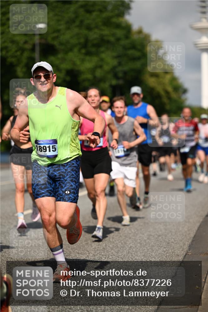 29.06.2025 - hella hamburg halbmarathon Dr. Thomas Lammeyer http://msf.ph/oto/8377226 29.06.2025 09:58:35 Kennedybrücke 1549, 1817, 2222, 2367, 2561, 2592, 2596, 2670, 2816, 2955, 3562, 4017, 4832, 5447, 5705, 5884, 6290, 6389, 6723, 6923, 6978, 6991, 7274, 7335, 7508, 7908, 8117, 8482, 8657, 8698, 8916, 8981, 9038, 9661, 9710, 9924, 9931, 10057, 10122, 11125, 11422 meine-sportfotos.de
