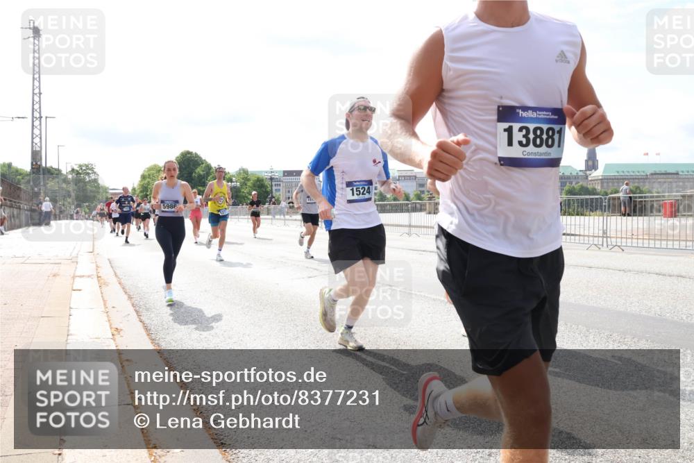 29.06.2025 - hella hamburg halbmarathon Lena Gebhardt http://msf.ph/oto/8377231 29.06.2025 10:15:17 Lombardsbrücke 5986, 151, 1524, 13881, 1071, 1296, 1379, 1440, 1524, 1575, 1745, 2110, 2140, 2281, 2601, 2690, 2720, 3025, 3417, 3507, 3509, 3513, 3650, 3844, 4495, 4641, 5069, 5271, 5608, 5739, 5800, 5986, 6181, 6248, 6317, 7195, 7439, 7452, 7809, 7810, 7881, 8237, 8239, 8256, 8275, 8522, 8563, 8609, 8854, 9113, 9173, 9307, 9423, 9847, 9911, 9975, 9997, 10589, 10717, 10775, 10858, 10963, 11271, 11598, 12457, 12521, 13197, 13453, 13500, 15150, 15740 meine-sportfotos.de