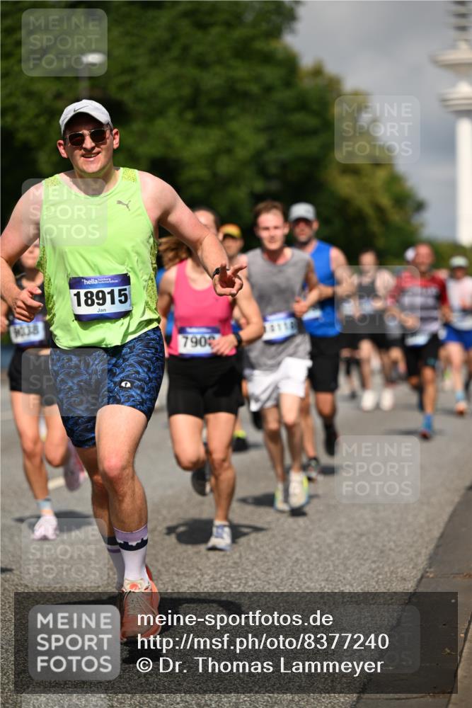 29.06.2025 - hella hamburg halbmarathon Dr. Thomas Lammeyer http://msf.ph/oto/8377240 29.06.2025 09:58:36 Kennedybrücke 1549, 1817, 2222, 2367, 2561, 2592, 2596, 2670, 2816, 2955, 3562, 4017, 4832, 5447, 5705, 6290, 6389, 6723, 6923, 6978, 6991, 7274, 7335, 7508, 7908, 8117, 8482, 8657, 8698, 8916, 8981, 9038, 9661, 9710, 9924, 9931, 10057, 10122, 11125, 11422 meine-sportfotos.de