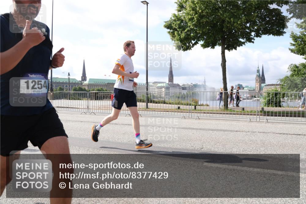 29.06.2025 - hella hamburg halbmarathon Lena Gebhardt http://msf.ph/oto/8377429 29.06.2025 10:02:30 Lombardsbrücke 1254, 1128, 1254, 1432, 1453, 1702, 1733, 2142, 2322, 2323, 2685, 2712, 2819, 3169, 3225, 3780, 3919, 3976, 4066, 4985, 5734, 5763, 6166, 6295, 6322, 6708, 6752, 6860, 7031, 7049, 7223, 7243, 7323, 7869, 7888, 8003, 8364, 8624, 8662, 8749, 9006, 9020, 9021, 9131, 9156, 9353, 9554, 9741, 9928, 9986, 10128, 10295, 10539, 10866, 11191, 11250, 11515, 11554, 11670, 11702, 11782, 11871, 11938, 11968, 12315, 12316, 12491 meine-sportfotos.de