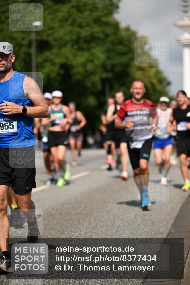 29.06.2025 - hella hamburg halbmarathon Dr. Thomas Lammeyer http://msf.ph/oto/8377434 29.06.2025 09:58:38 Kennedybrücke 1549, 1817, 2222, 2367, 2592, 2596, 2670, 2816, 2955, 3208, 4832, 5705, 6290, 6389, 6723, 6923, 6978, 6991, 7274, 7335, 7508, 7908, 8117, 8437, 8482, 8657, 8698, 8916, 8981, 9038, 9093, 9159, 9661, 9710, 9924, 9931, 10057, 10122, 11125 meine-sportfotos.de
