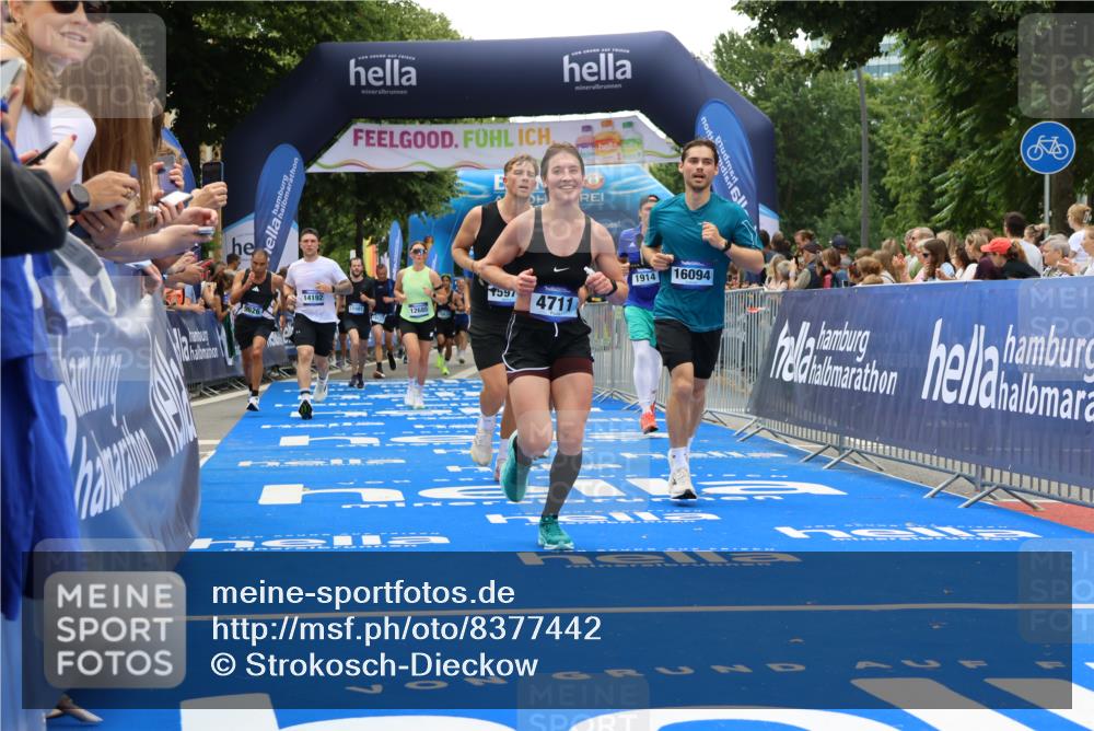 29.06.2025 - hella hamburg halbmarathon Strokosch-Dieckow http://msf.ph/oto/8377442 29.06.2025 10:48:07 Ziel 1086, 1914, 4324, 4601, 4711, 6377, 7599, 8916, 9544, 9626, 9638, 11211, 12685, 12706, 12724, 12747, 12808, 13570, 14192, 14814, 15590, 15629, 15973, 15981, 16094, 16149, 16269, 19127 meine-sportfotos.de