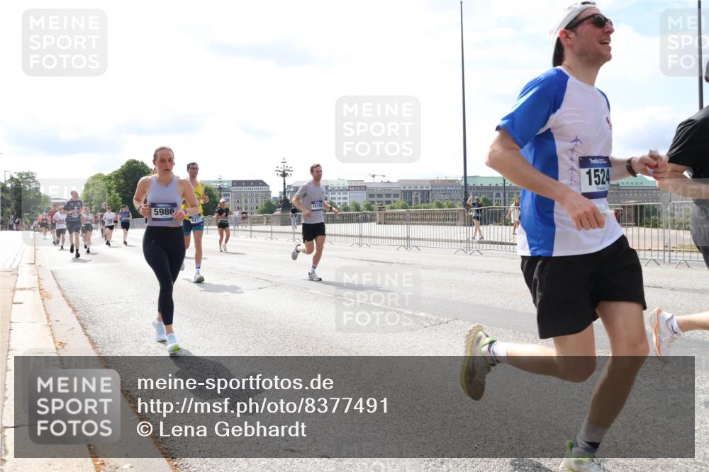 29.06.2025 - hella hamburg halbmarathon Lena Gebhardt http://msf.ph/oto/8377491 29.06.2025 10:15:18 Lombardsbrücke 5986, 15150, 1524, 1071, 1296, 1379, 1440, 1524, 1575, 1745, 2110, 2140, 2281, 2601, 2690, 2720, 3025, 3417, 3507, 3509, 3513, 3650, 3844, 4495, 4641, 5069, 5271, 5608, 5739, 5800, 5986, 6181, 6248, 6317, 7195, 7439, 7452, 7809, 7810, 7881, 8237, 8239, 8256, 8275, 8522, 8563, 8609, 8854, 9113, 9307, 9423, 9657, 9847, 9911, 9975, 9997, 10589, 10717, 10775, 10858, 10963, 11271, 11598, 12457, 12521, 13197, 13453, 13500, 14413, 15150, 15740 meine-sportfotos.de