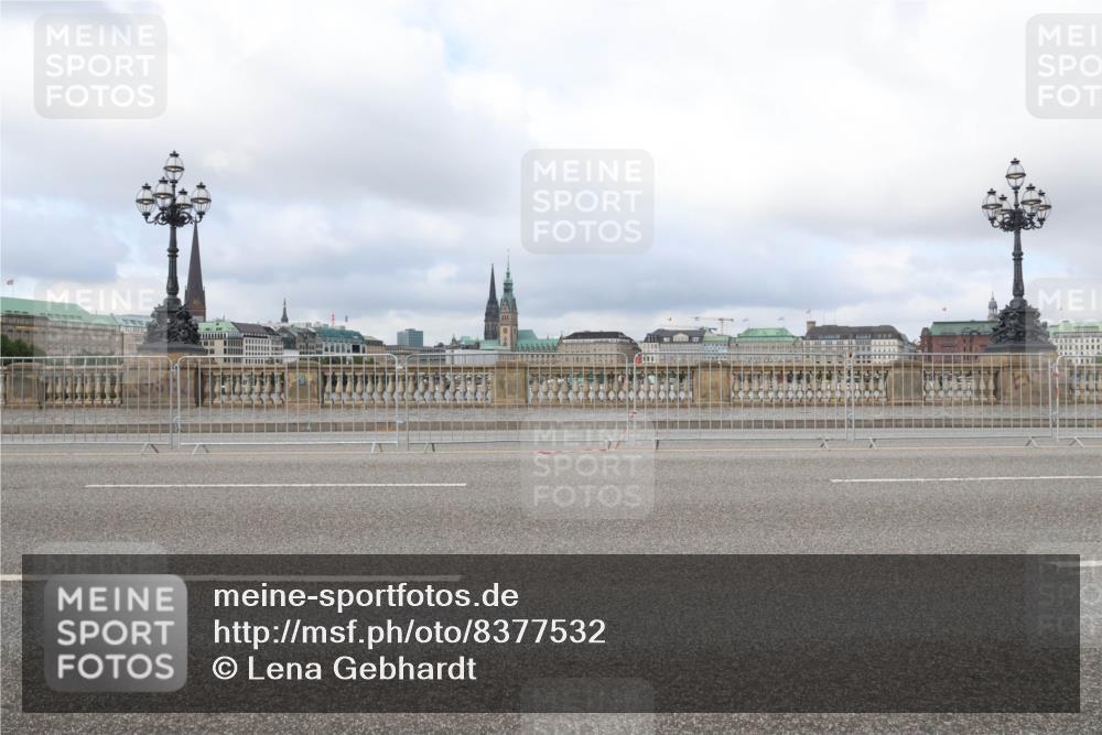 29.06.2025 - hella hamburg halbmarathon Lena Gebhardt http://msf.ph/oto/8377532 29.06.2025 09:14:10 Lombardsbrücke  meine-sportfotos.de