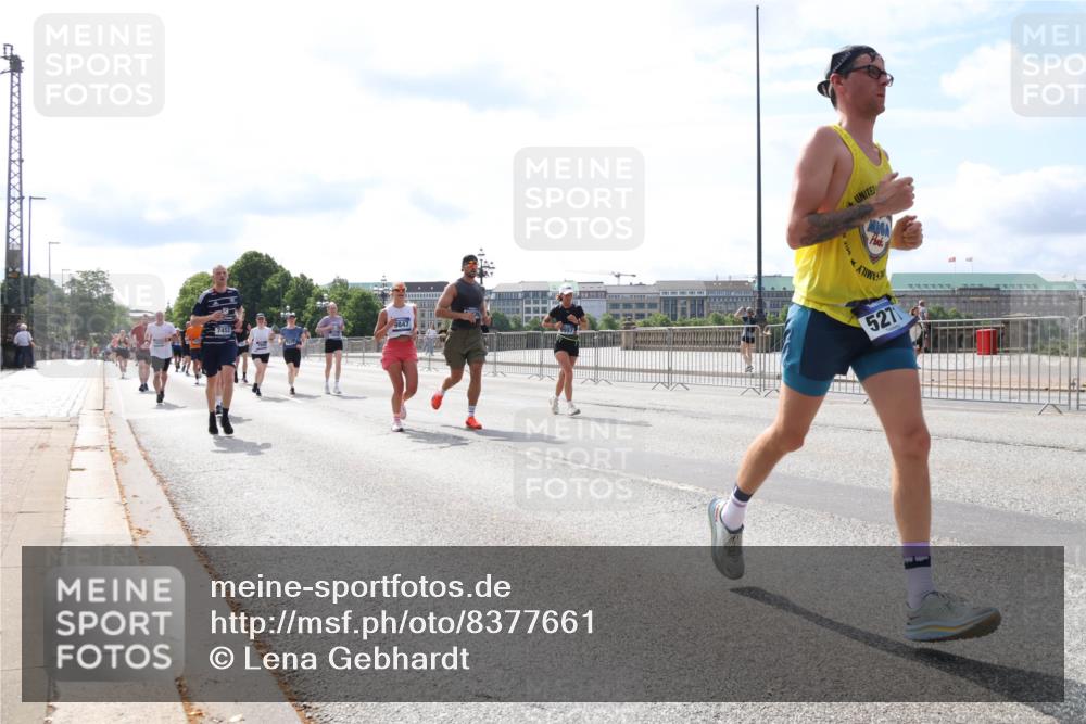 29.06.2025 - hella hamburg halbmarathon Lena Gebhardt http://msf.ph/oto/8377661 29.06.2025 10:15:20 Lombardsbrücke 527, 1296, 1379, 1440, 1524, 1575, 1745, 2110, 2140, 2281, 2720, 2989, 3025, 3417, 3507, 3509, 3513, 3650, 3844, 4466, 4495, 4641, 5069, 5271, 5608, 5739, 5800, 5986, 6181, 6248, 6317, 6576, 7439, 7452, 7809, 7810, 7881, 8237, 8239, 8256, 8275, 8522, 8563, 8609, 8854, 9113, 9307, 9423, 9657, 9847, 9911, 9975, 9997, 10589, 10717, 10775, 10858, 10963, 11271, 11598, 12457, 12521, 13197, 13453, 13500, 14413, 14552, 15150, 15307, 15740 meine-sportfotos.de