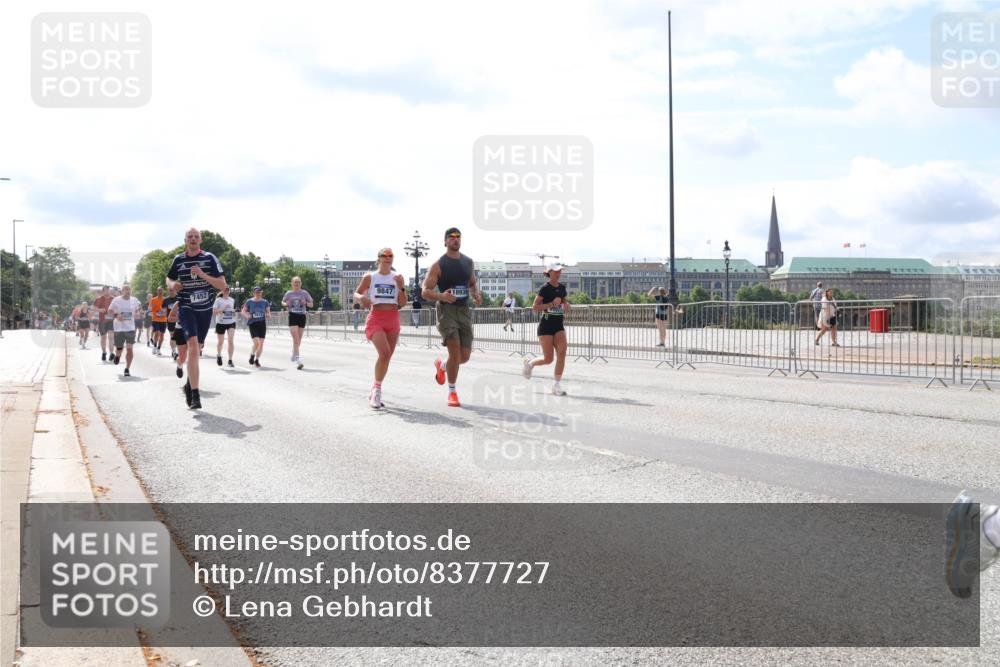 29.06.2025 - hella hamburg halbmarathon Lena Gebhardt http://msf.ph/oto/8377727 29.06.2025 10:15:21 Lombardsbrücke 7452, 9847, 18939, 1296, 1379, 1440, 1524, 1575, 1745, 2110, 2140, 2281, 2720, 2989, 3417, 3507, 3509, 3513, 3650, 3844, 4466, 4492, 4494, 4495, 4641, 5069, 5271, 5739, 5800, 5986, 6181, 6248, 6317, 6376, 6576, 7439, 7452, 7809, 7810, 7881, 8237, 8239, 8256, 8275, 8522, 8563, 8609, 8854, 9113, 9307, 9423, 9657, 9847, 9911, 9975, 9997, 10589, 10717, 10775, 10858, 11271, 11598, 12457, 12521, 13197, 13453, 13500, 14413, 14552, 15150, 15307, 15740 meine-sportfotos.de