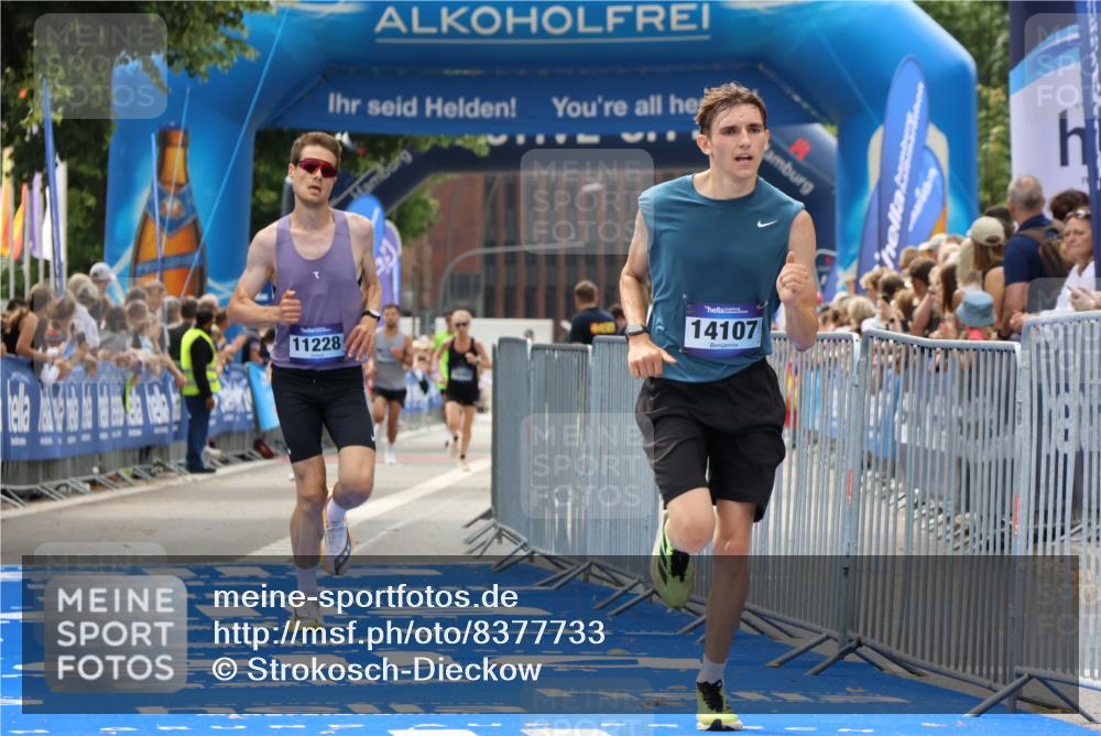 29.06.2025 - hella hamburg halbmarathon Strokosch-Dieckow http://msf.ph/oto/8377733 29.06.2025 10:25:41 Ziel 4338, 11228, 14107 meine-sportfotos.de