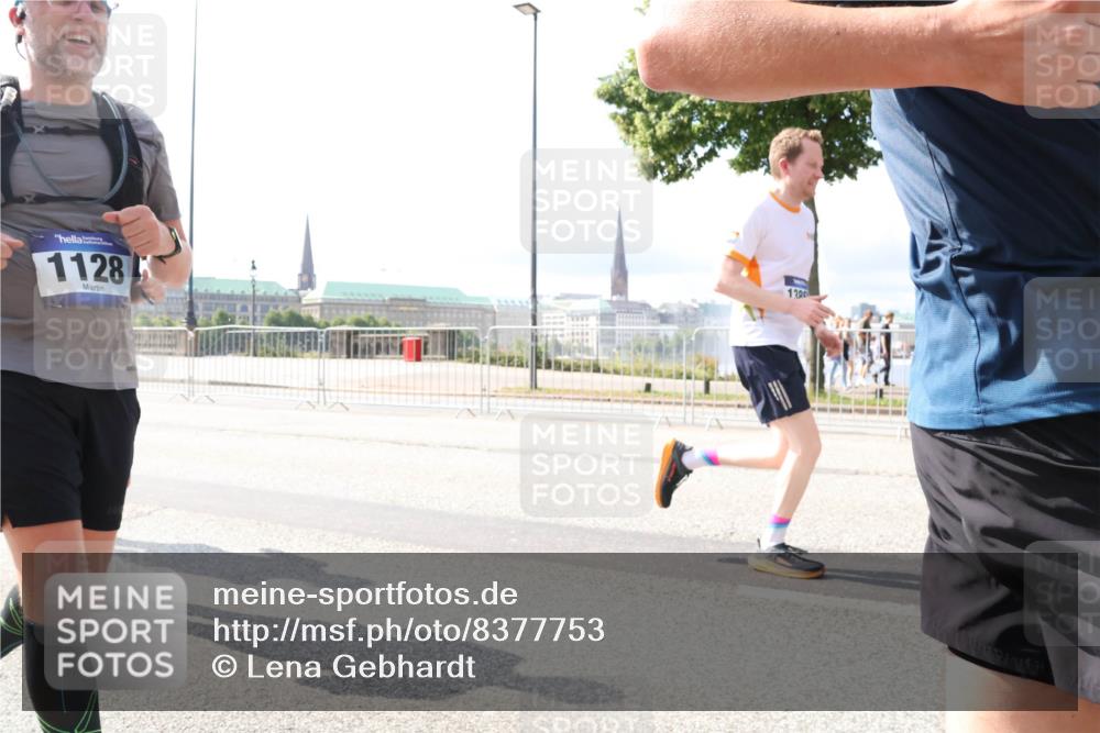 29.06.2025 - hella hamburg halbmarathon Lena Gebhardt http://msf.ph/oto/8377753 29.06.2025 10:02:30 Lombardsbrücke 1128, 130, 1128, 1254, 1432, 1453, 1702, 1733, 2142, 2322, 2323, 2685, 2712, 2819, 3169, 3225, 3780, 3919, 3976, 4066, 4985, 5734, 5763, 6166, 6295, 6322, 6708, 6752, 6860, 7031, 7049, 7223, 7243, 7323, 7869, 7888, 8003, 8364, 8624, 8662, 8749, 9006, 9020, 9021, 9131, 9156, 9353, 9554, 9741, 9928, 9986, 10128, 10295, 10539, 10866, 11191, 11250, 11515, 11554, 11670, 11702, 11782, 11871, 11938, 11968, 12315, 12316, 12491 meine-sportfotos.de