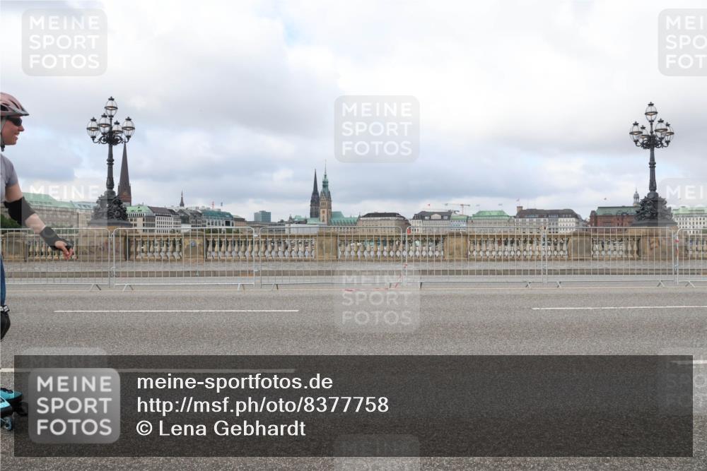 29.06.2025 - hella hamburg halbmarathon Lena Gebhardt http://msf.ph/oto/8377758 29.06.2025 09:14:10 Lombardsbrücke  meine-sportfotos.de