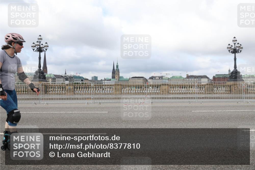 29.06.2025 - hella hamburg halbmarathon Lena Gebhardt http://msf.ph/oto/8377810 29.06.2025 09:14:11 Lombardsbrücke  meine-sportfotos.de