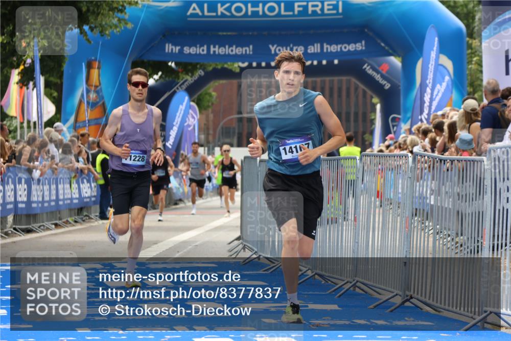 29.06.2025 - hella hamburg halbmarathon Strokosch-Dieckow http://msf.ph/oto/8377837 29.06.2025 10:25:40 Ziel 4338, 11228, 14107 meine-sportfotos.de