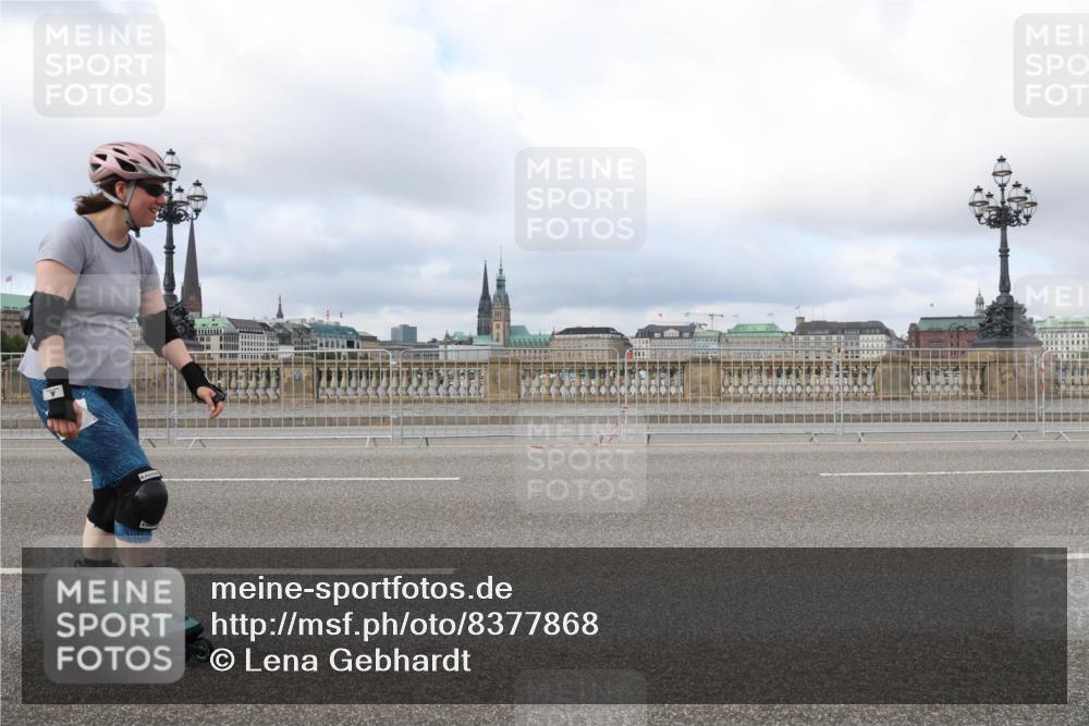 29.06.2025 - hella hamburg halbmarathon Lena Gebhardt http://msf.ph/oto/8377868 29.06.2025 09:14:11 Lombardsbrücke  meine-sportfotos.de