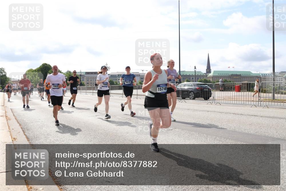 29.06.2025 - hella hamburg halbmarathon Lena Gebhardt http://msf.ph/oto/8377882 29.06.2025 10:15:24 Lombardsbrücke 7809, 1902, 18769, 12457, 7810, 15740, 10858, 1296, 1379, 1440, 1524, 1575, 1745, 2110, 2140, 2281, 2720, 2989, 3417, 3507, 3509, 3513, 3650, 3844, 4466, 4492, 4494, 4495, 4641, 5069, 5271, 5739, 5800, 5986, 6181, 6248, 6317, 6376, 6576, 7452, 7809, 7810, 7881, 8237, 8239, 8256, 8275, 8522, 8563, 8609, 8854, 9113, 9307, 9423, 9657, 9847, 9911, 9975, 9997, 10108, 10589, 10717, 10775, 10858, 11271, 11598, 12457, 12521, 13197, 13453, 13500, 14413, 14552, 15150, 15307, 15740 meine-sportfotos.de